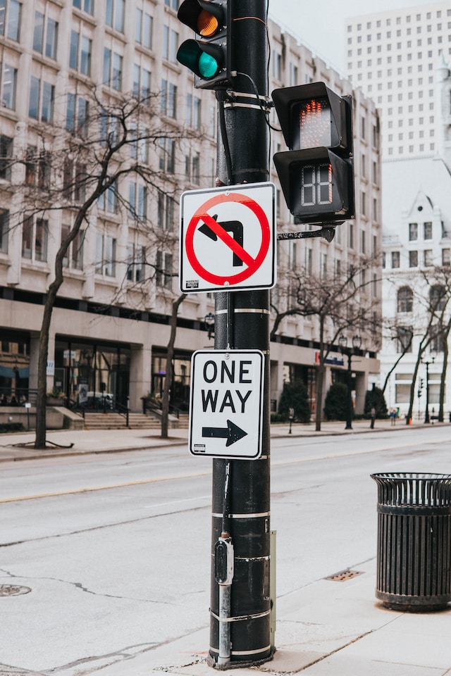 5 Key Elements of Effective Traffic Direction Signs